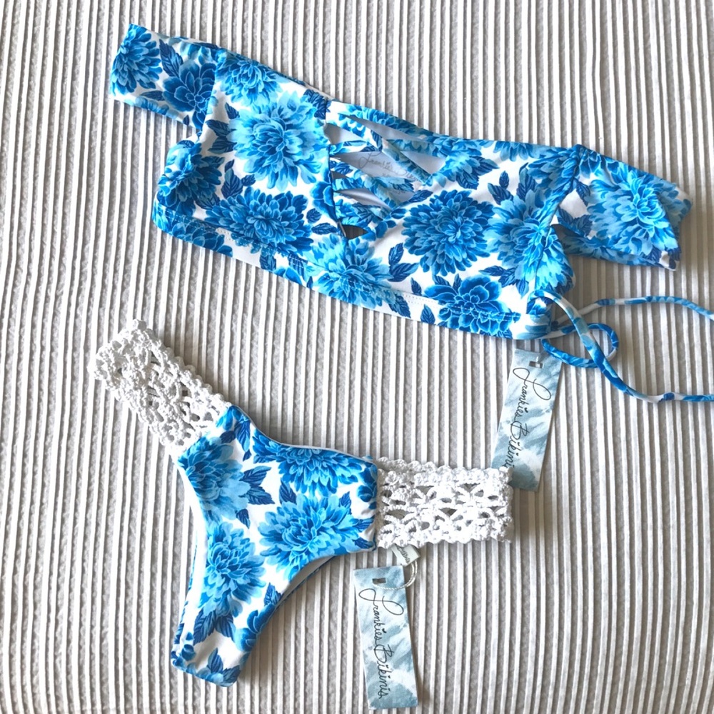 🔥FRANKIES BIKINIS BLUE DAHLIA SET🔥NWT🔥